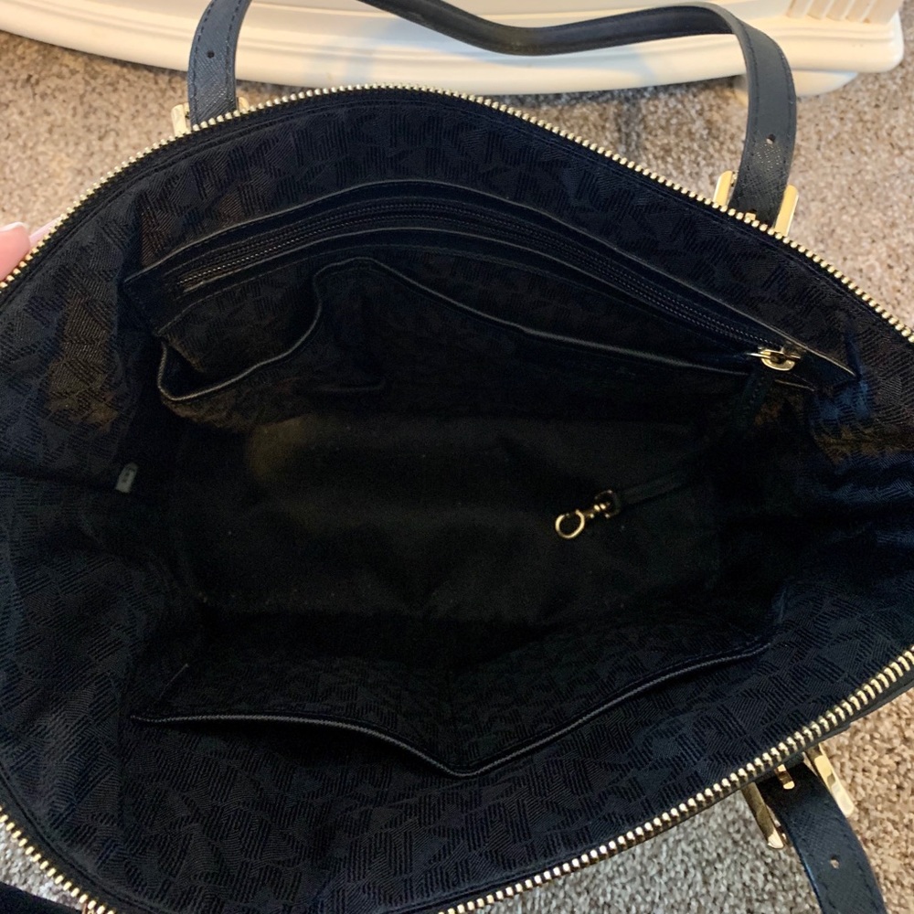 Michael Kors Jet Set Handbag EUC - Picture 3 of 4